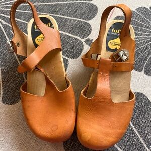 Swedish Hasbeens 40 Mary Jane Wood Clog Brown